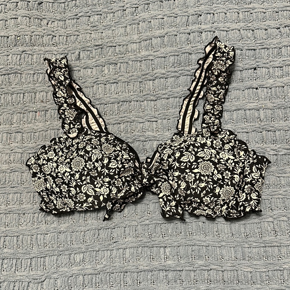 Xhilaration Black and White Lace Bralette